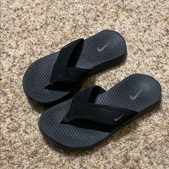 Nike Black Flip Flops - Picture 4 of 6